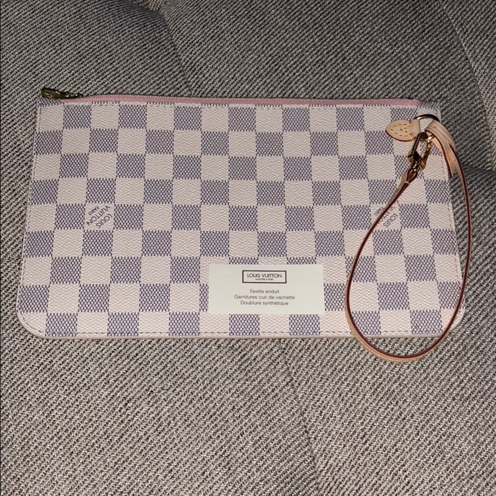 Louis Vuitton Neverfull MM pouch